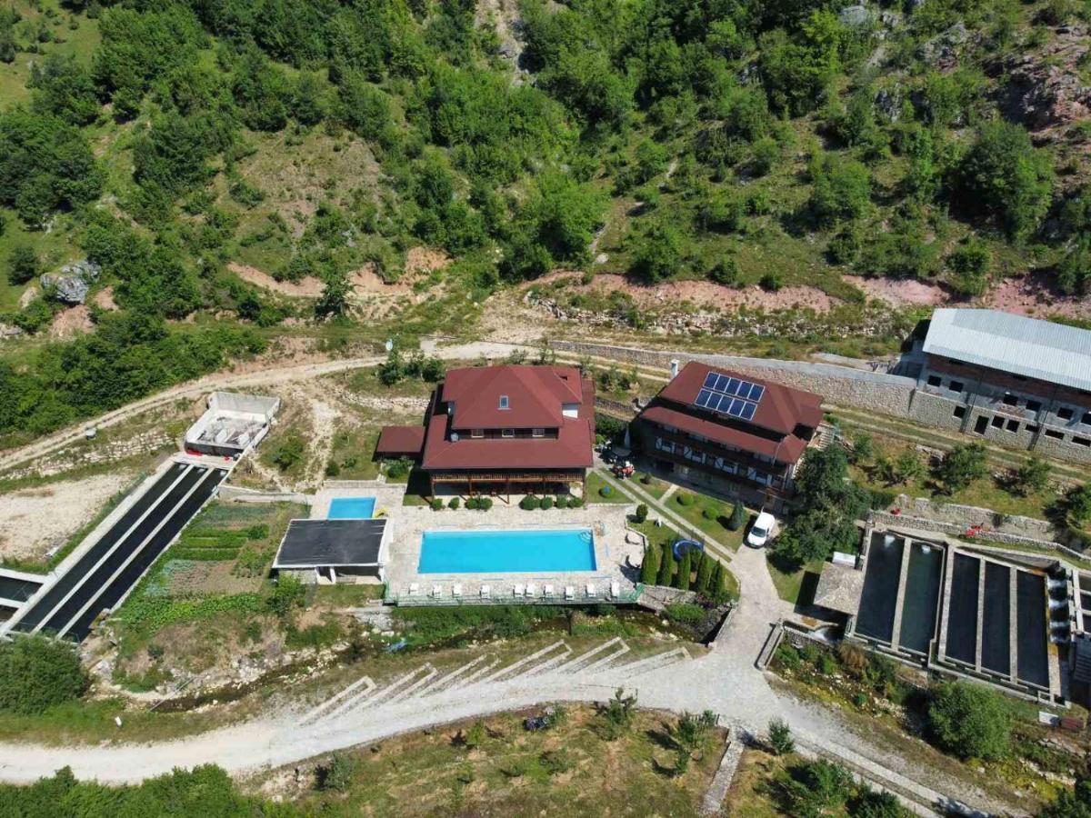 Hotel & Camping Etno Selo Vrelo Беране Екстериор снимка